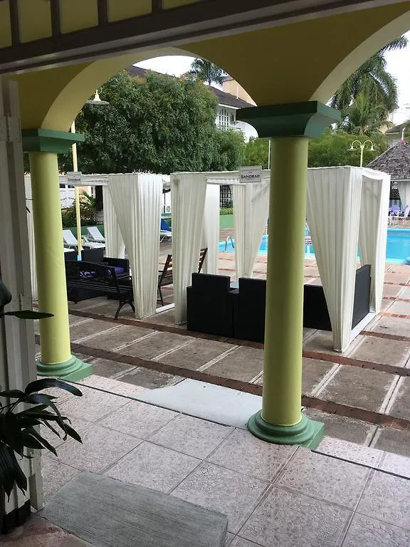 אוצ'ו ריוס Sand Castle Resort