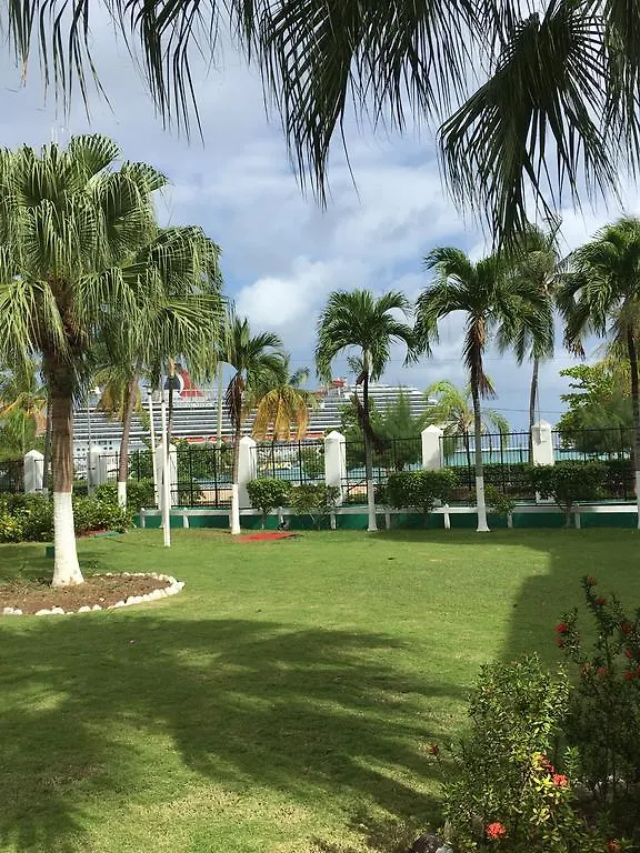 Sand Castle Resort Очо-Риос 0*,
