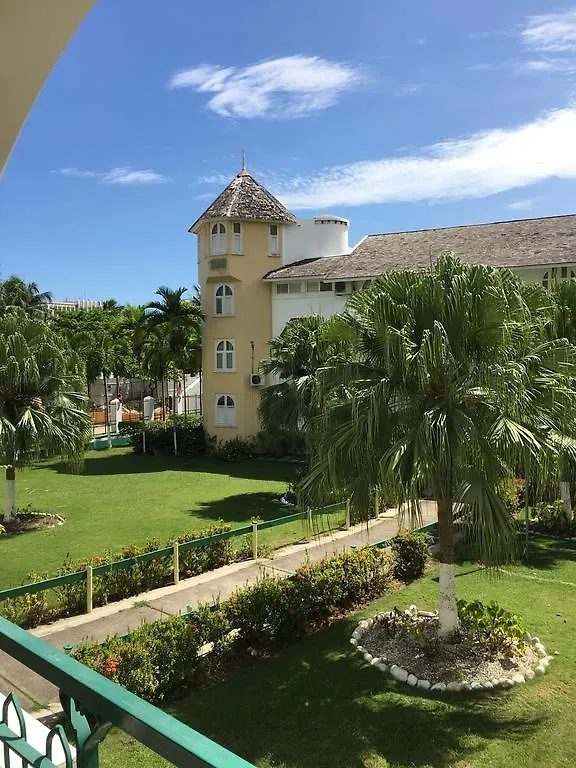 Апартаменты Sand Castle Resort Очо-Риос Ямайка